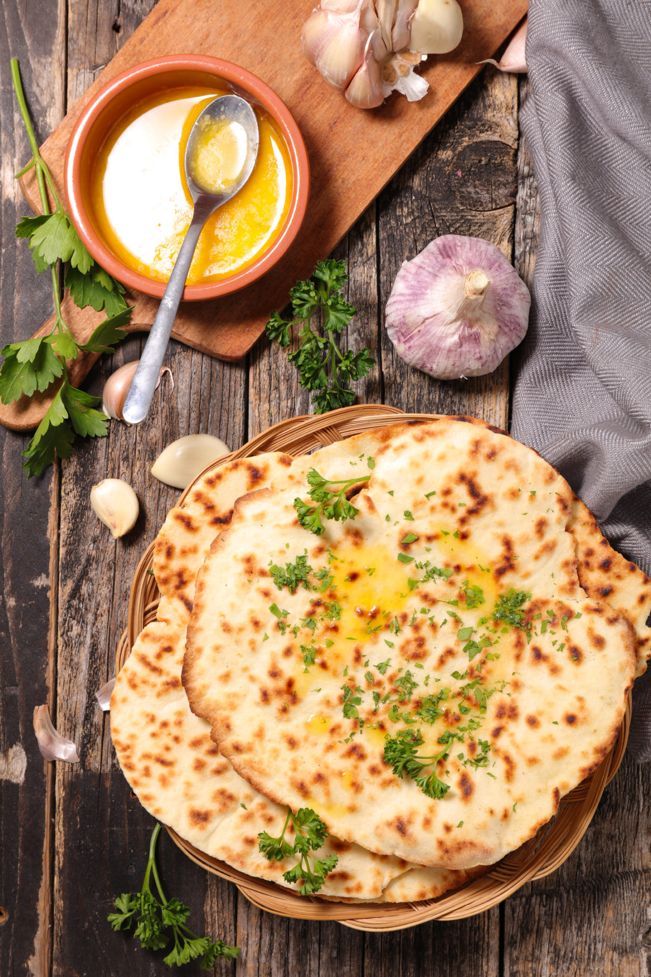 4 Garlic Naan Breads